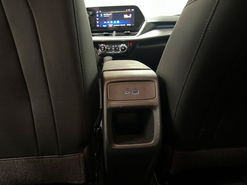 Used 2025 Chevrolet Trax LT FWD image 46