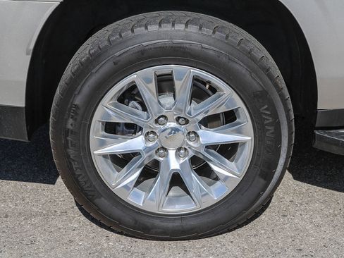 Used 2024 Chevrolet Suburban Premier RWD image 8