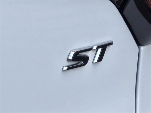 Certified 2022 Buick Encore GX Select w/ Sport Touring Package image 10