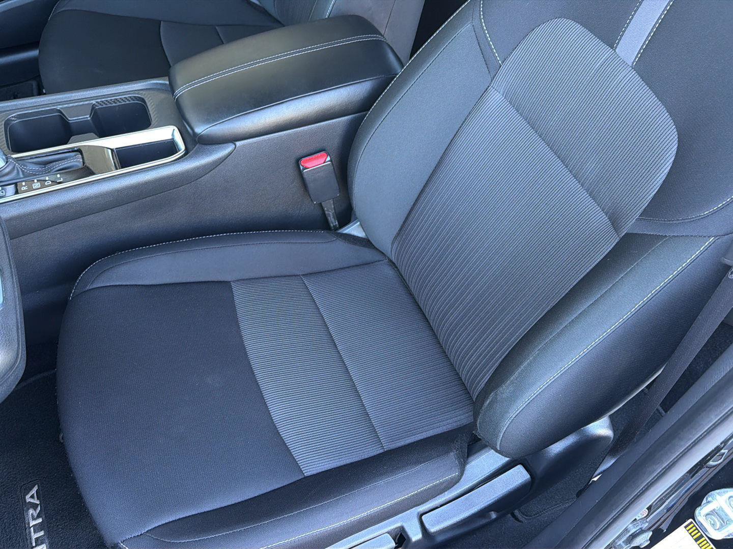 Used 2025 Nissan Sentra SV FWD image 29