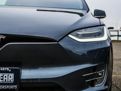 Used 2019 Tesla Model X 75D image 9