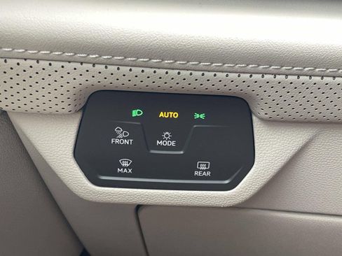 New 2026 Volkswagen Atlas SE FWD image 21