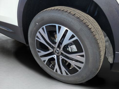 Certified 2025 Mercedes-Benz GLB 250 image 6