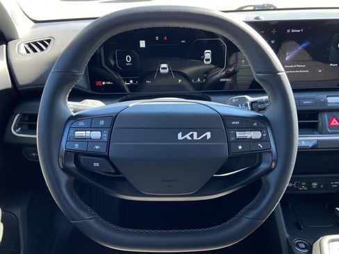 Used 2025 Kia K4 EX image 8
