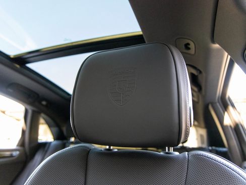 Certified 2025 Porsche Macan image 27