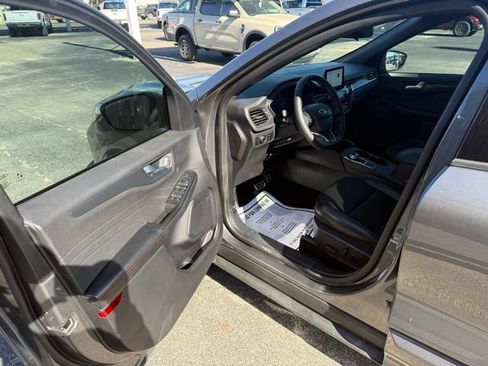 Used 2024 Ford Escape ST-Line image 13
