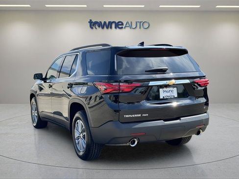Used 2023 Chevrolet Traverse LT image 3