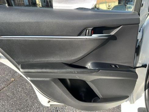 Used 2018 Toyota Camry L image 17