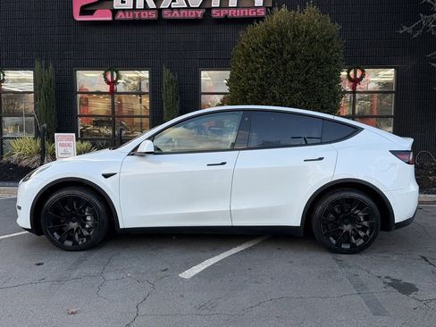 Used 2021 Tesla Model Y Long Range image 9