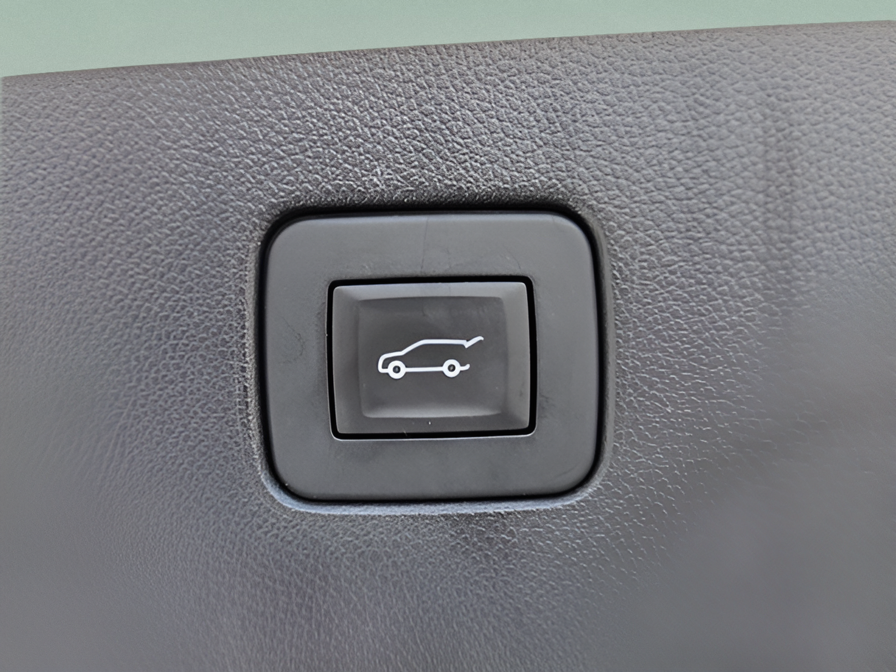 Used 2025 Buick Envista Sport Touring w/ Experience Buick Package FWD image 27