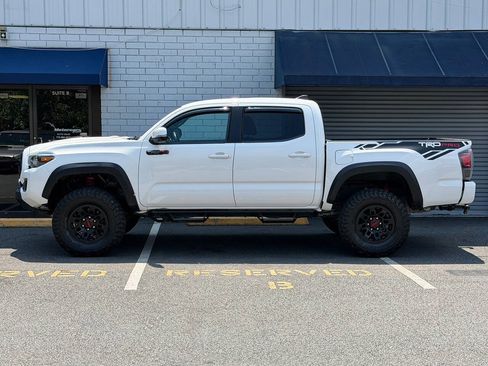 Used 2018 Toyota Tacoma TRD Pro AWD/4WD image 4