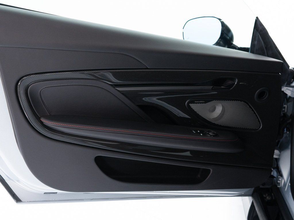 Used 2025 Aston Martin Vanquish RWD image 12