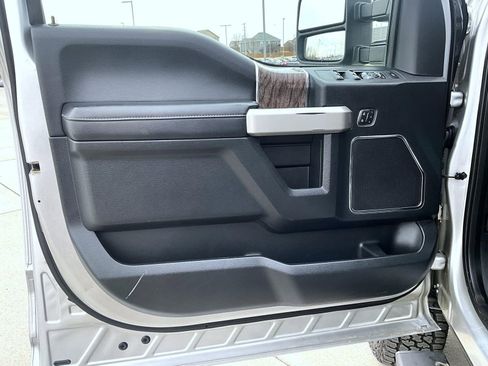 Used 2019 Ford F250 Lariat w/ Lariat Ultimate Package image 9