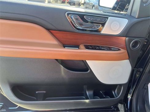Certified 2021 Lincoln Navigator Reserve w/ Luxury Package image 16