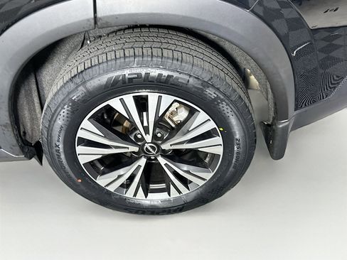 Used 2023 Nissan Rogue SV image 11