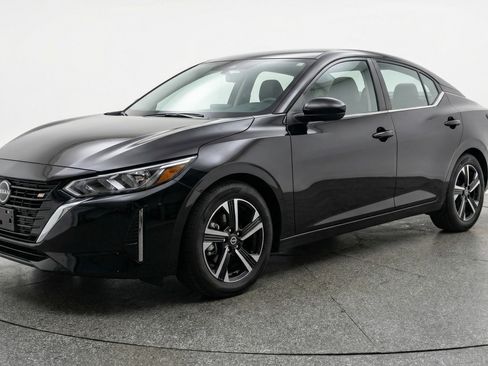 Used 2025 Nissan Sentra SV image 3