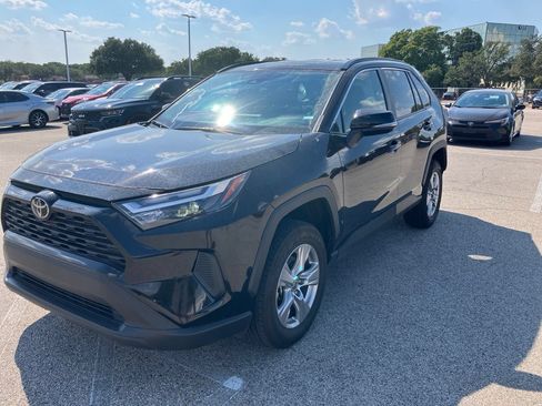 Used 2025 Toyota RAV4 XLE FWD image 1