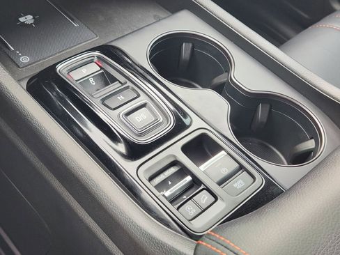 Used 2025 Honda Pilot TrailSport image 19