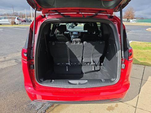 New 2026 Chrysler Pacifica Select w/ S Appearance Package image 11