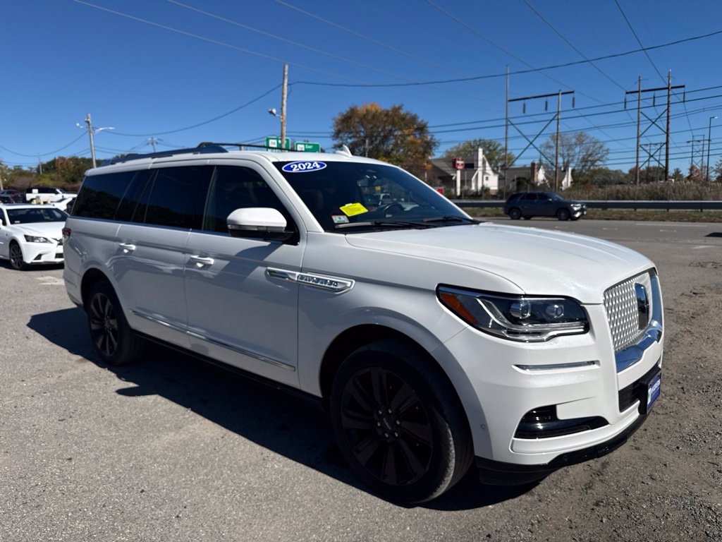Used 2024 Lincoln Navigator L Reserve w/ Monochromatic Package AWD/4WD image 4