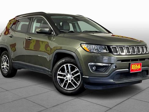 Used 2018 Jeep Compass Latitude w/ Popular Equipment Group FWD image 3