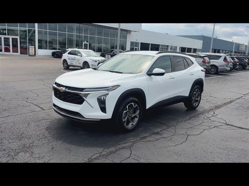 Certified 2024 Chevrolet Trax LT w/ Driver Confidence Package FWD image 4