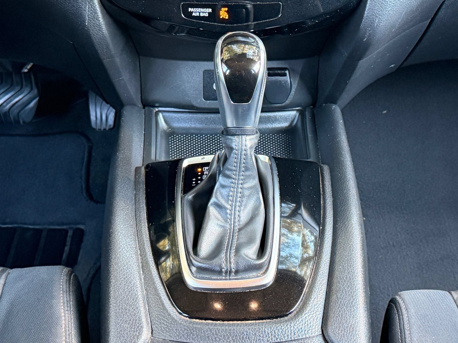 Used 2020 Nissan Rogue SV FWD image 19