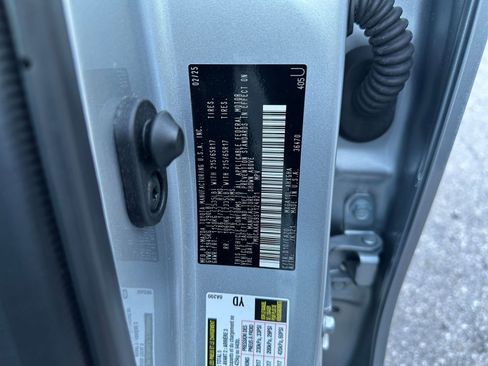 Used 2025 Toyota Corolla Cross LE image 28