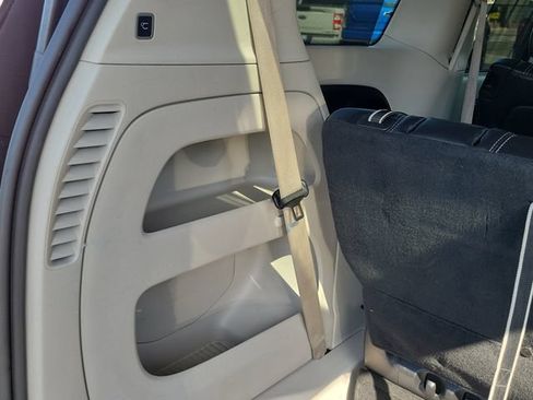 Used 2022 Chrysler Pacifica Touring-L FWD image 9