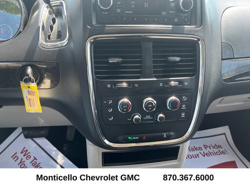 Used 2017 Dodge Grand Caravan SE w/ UConnect Hands-Free Group FWD image 19