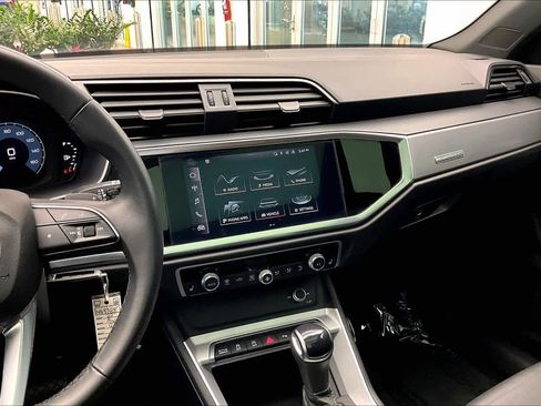 Certified 2022 Audi Q3 2.0T Premium image 6