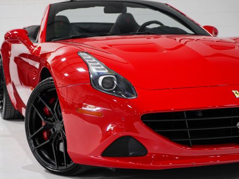 Used 2017 Ferrari California T RWD image 26
