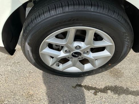 Used 2025 Kia Soul LX w/ LX Technology Package image 11