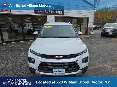 Used 2022 Chevrolet TrailBlazer LT w/ Driver Confidence Package image 2