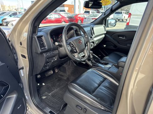 Used 2022 Nissan Frontier PRO-4X w/ Pro-4X Premium Package image 2
