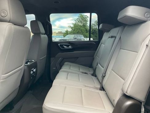 Used 2021 GMC Yukon XL SLT w/ SLT Luxury Package AWD/4WD image 8