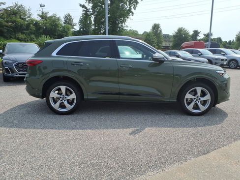 Used 2025 Audi Q5 Premium w/ Premium Plus AWD/4WD image 4