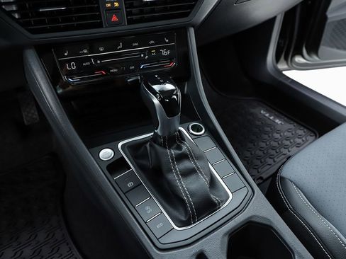 New 2026 Volkswagen Jetta SE FWD image 24