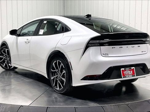 New 2026 Toyota Prius XSE Premium FWD image 3