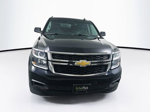 Used 2018 Chevrolet Suburban LT image 2