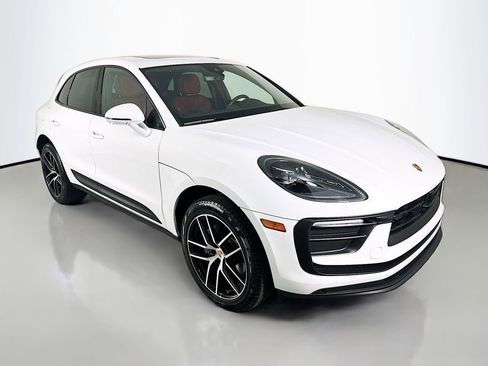 Certified 2025 Porsche Macan image 7
