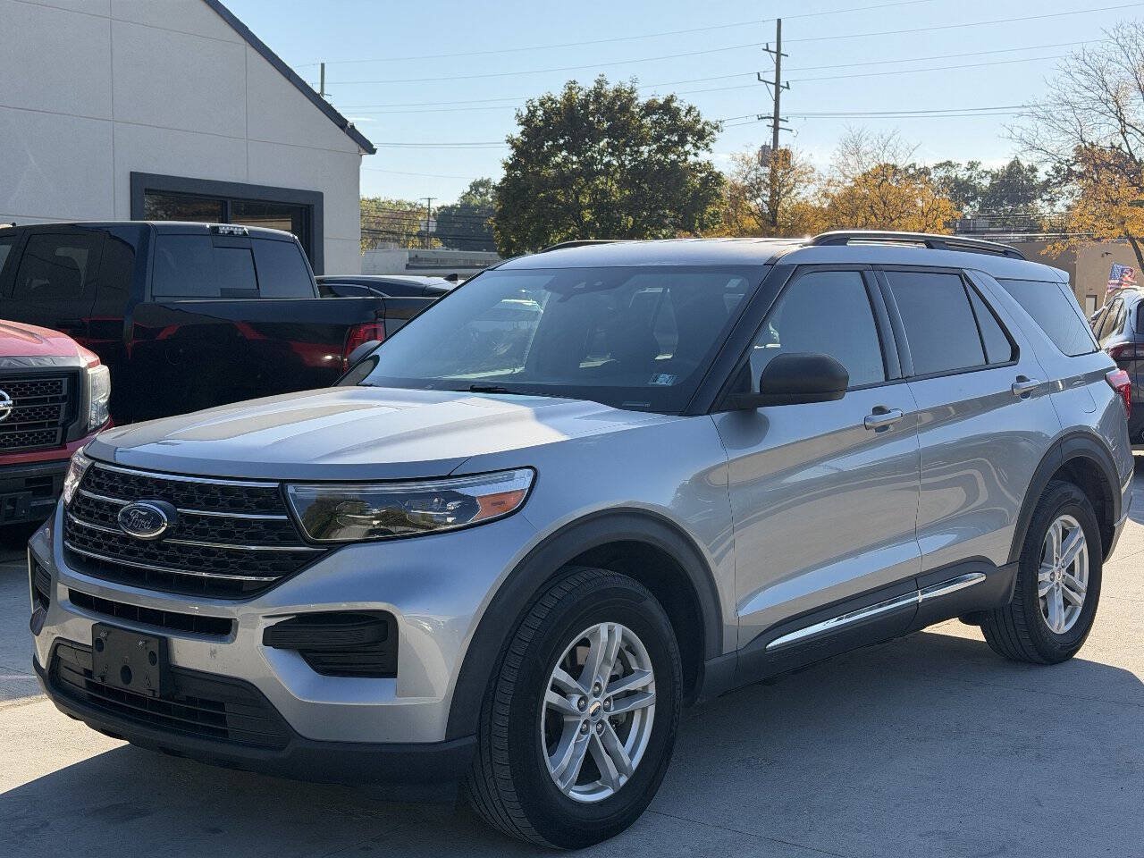 Used 2020 Ford Explorer XLT AWD/4WD image 2