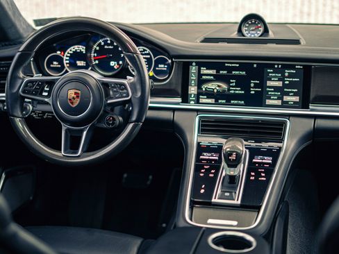 Used 2017 Porsche Panamera Turbo AWD/4WD image 2