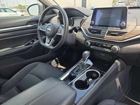 Used 2023 Nissan Altima 2.5 SV FWD image 16