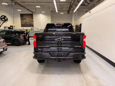 Used 2025 Chevrolet Silverado 1500 ZR2 w/ Technology Package image 4