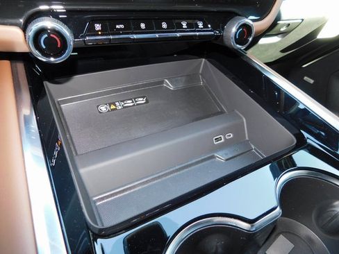 New 2025 Chevrolet Suburban High Country image 49