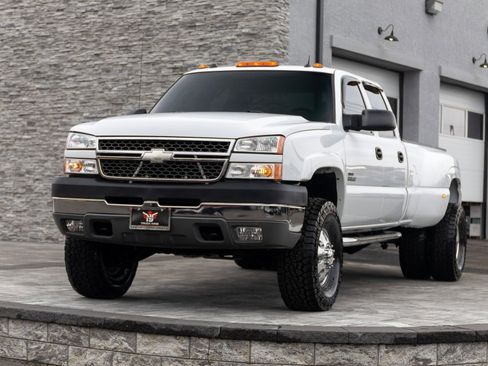 Used 2005 Chevrolet Silverado 3500 LT w/ Heavy-Duty Power Package image 8