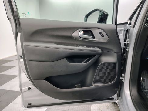 New 2026 Chrysler Pacifica Select w/ S Appearance Package FWD image 19