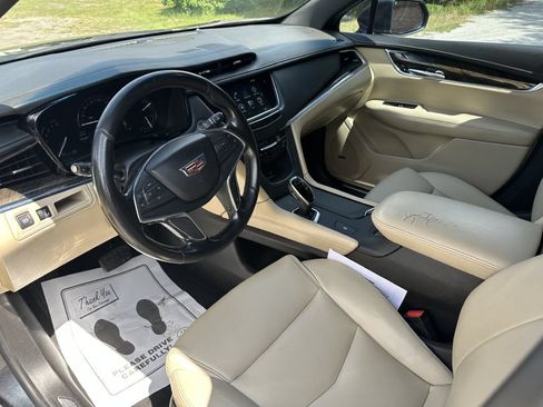 Used 2019 Cadillac XT5 FWD image 7