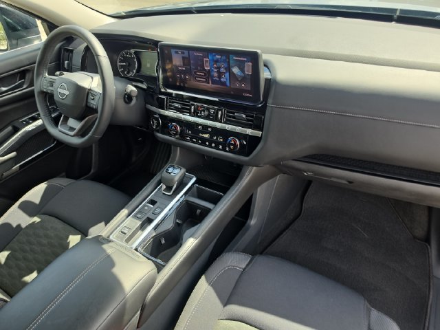 Used 2026 Nissan Pathfinder SV FWD image 12